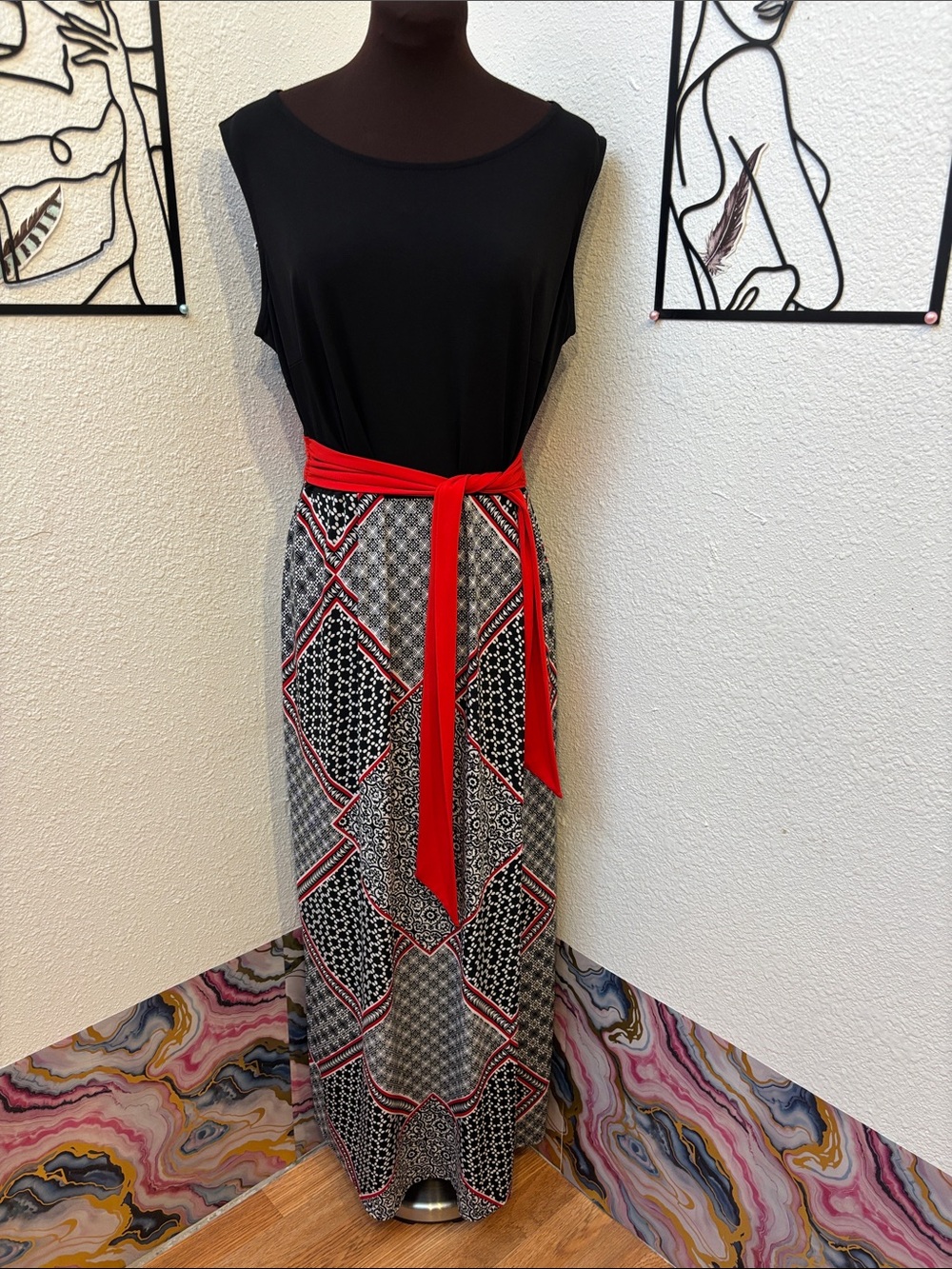 Elegant black & white patchwork print with a red belt maxi dress. Size XL